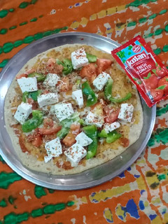 પનીર વેજ પીઝા (Veggie Paneer Pizza Recipe in Gujarati) રેસીપી મુખ્ય ફોટો