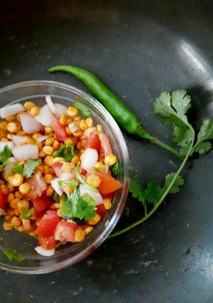 A picture of Chana dal bhel street style.