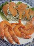 Cogollos de lechuga con gulas y salmón