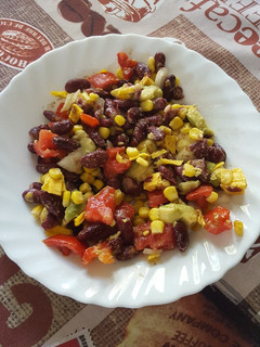 Una foto de Ensalada de judías tex mex
