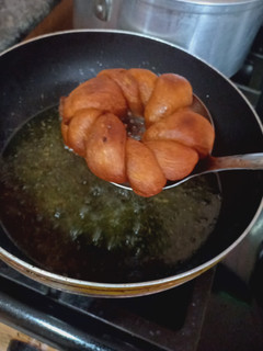 A picture of Eggless Doughnut knots.