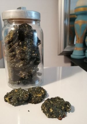 Una foto de Cookies de manzana con espirulina