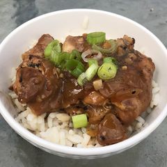 A picture of Filipino Chicken Adobo with White Rice.