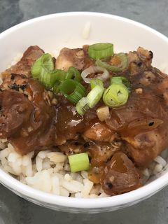 A picture of Filipino Chicken Adobo with White Rice.