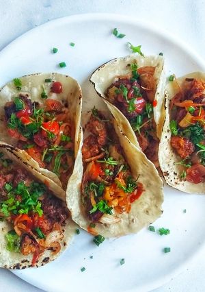 A picture of Cabbage Manchurian Tacos:.