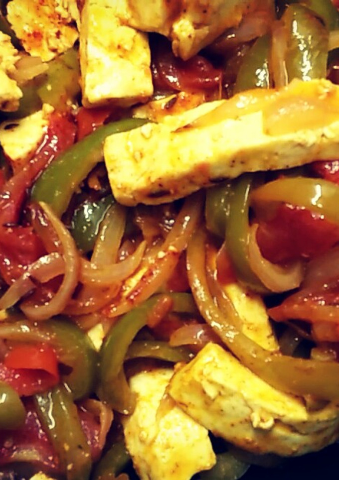 A picture of Capsicum and paneer.