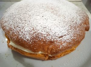 Foto di Torta paradiso con crema al mascarpone, panna e miele d'acacia