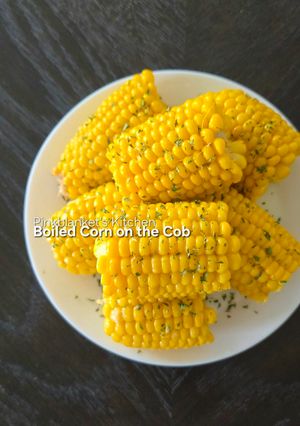 A picture of Boiled Corn on the Cob.