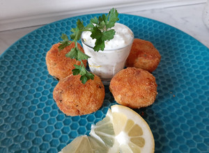 Foto di Polpette portoghesi con baccalà e patate (pasteis de bacalhau)