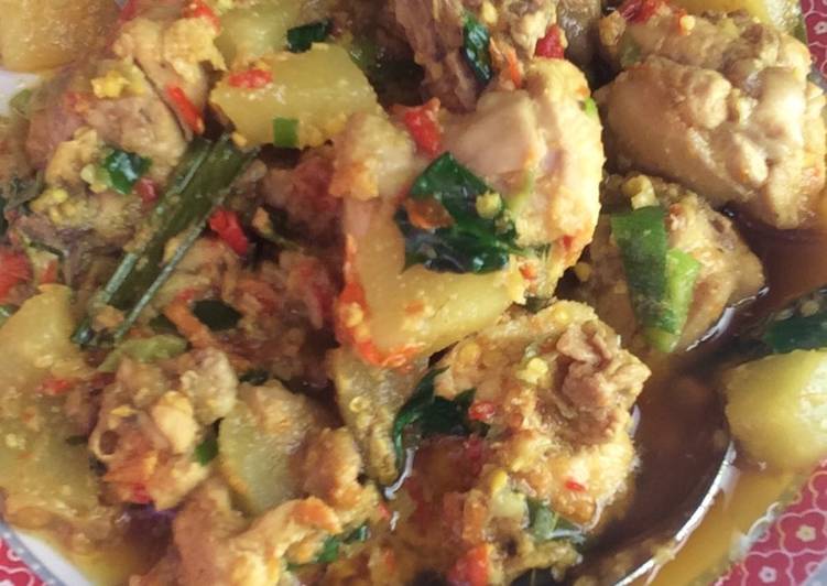 Bagaimana Menyiapkan Ayam Woku Manado Anti Gagal