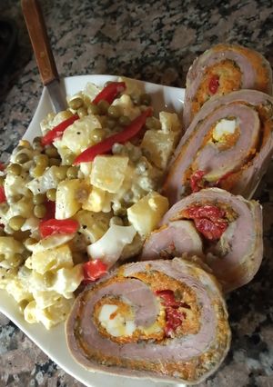 Una foto de Matambre casero con ensalada rusa