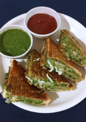 A picture of Ghughra sandwich.