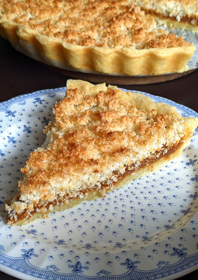 Una foto de Tarta de coco y dulce de leche