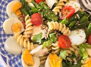 Foto de Salada Fria de Massa, Espargos, Mozzarella e Ovo