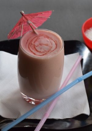 স্ট্রবেরি লস্যি রেসিপির প্রধান ছবি