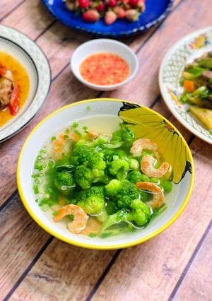 Hình của món Canh Bông Cải Nấu Tôm Khô.