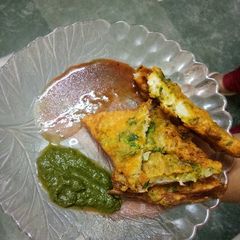 A picture of Bread pakora.