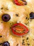 Focaccia de Azeitonas e Tomate Cherry