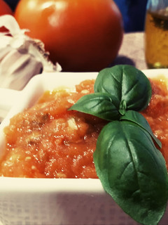 Una foto de Salsa de tomate y albahaca