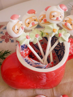 可愛的「聖誕老人棒棒糖」拿在手上好開心♡ 的食譜成品照片