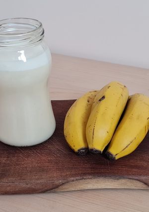 Una foto de Licuado de banana y mantequilla de maní con jengibre fresco