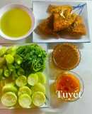 Cơm nhà đơn giản: rau luộc và cá chiên, nước luộc rau làm canh