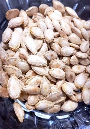 عکسی از دستور تخمه کدو بو داده خانگی