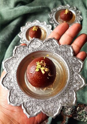 গোলাপ জাম মিষ্টি। রেসিপির প্রধান ছবি