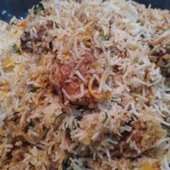A picture of Chicken biryani.