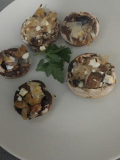 Una foto de 🍄Champiñones rellenos de queso feta 🧀🇬🇷