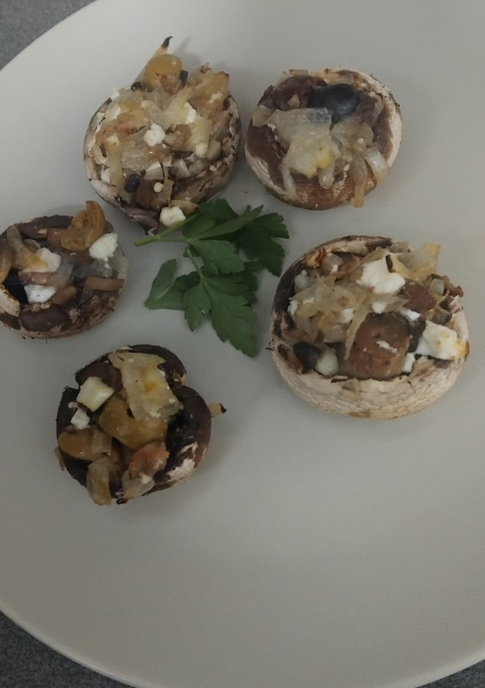 Una foto de 🍄Champiñones rellenos de queso feta 🧀🇬🇷