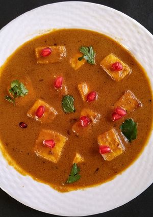 A picture of Anari paneer curry.