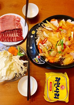 Hình của món Menu gia đình hàng ngày 10: Lẩu kimchi Hàn Quốc.