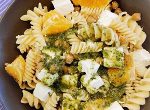 Foto de Salada de Grão com laranja e pesto de rúcula