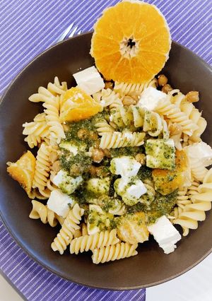 Foto de Salada de Grão com laranja e pesto de rúcula