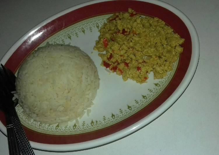 How to Prepare Quick White rice with awara and egg sauce