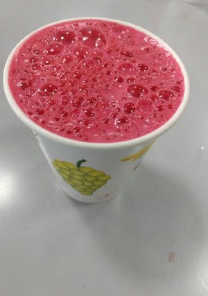 A picture of Beet and carrot juice.