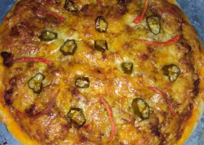 Easiest Way to Prepare Super Quick Homemade Smokey bbq chicken pizza