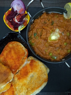પાઉંભાજી (Paubhaji Recipe in Gujarati) રેસીપી મુખ્ય ફોટો