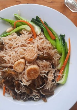 Hình của món Bún xào tảo xoắn (món chay).