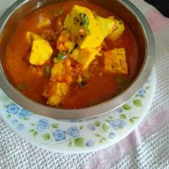 A picture of Matar paneer.