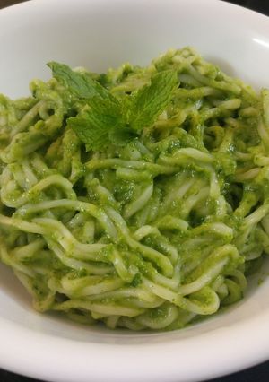 A picture of Oats Noodles in Avocado Pesto.