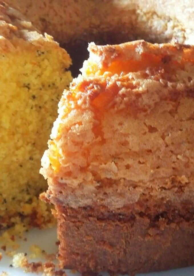 Una foto de Torta de mandarina y semillitas de amapola 🍊
