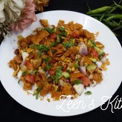 A picture of Hyderabadi Aloo Bhajiye Ki Chaat.