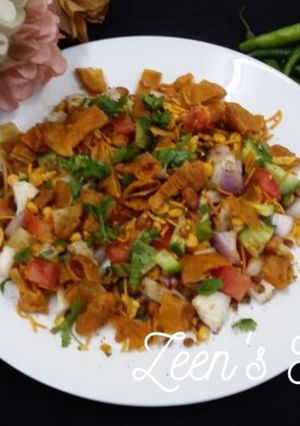 A picture of Hyderabadi Aloo Bhajiye Ki Chaat.