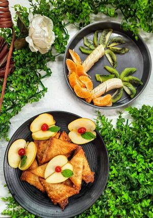 A picture of Apple Samosa.