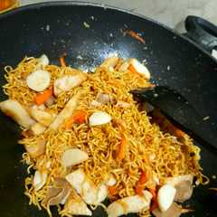 A picture of Bakmie goreng seafood SEHAT no MSG.