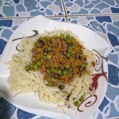 A picture of Spaghetti and mince meat peas stew.