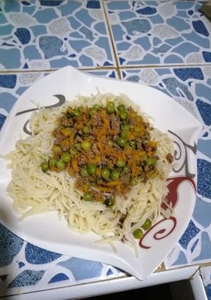 A picture of Spaghetti and mince meat peas stew.