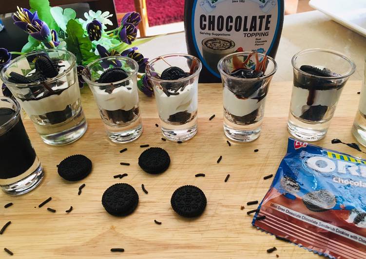 Simple Way to Make Homemade Oreo Cookie and Creme Shots